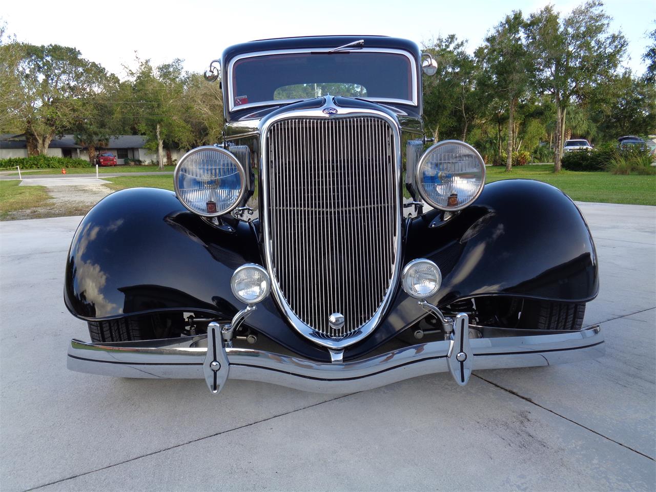 Ford-5-window-coupe-1933-BLACK-RED-1