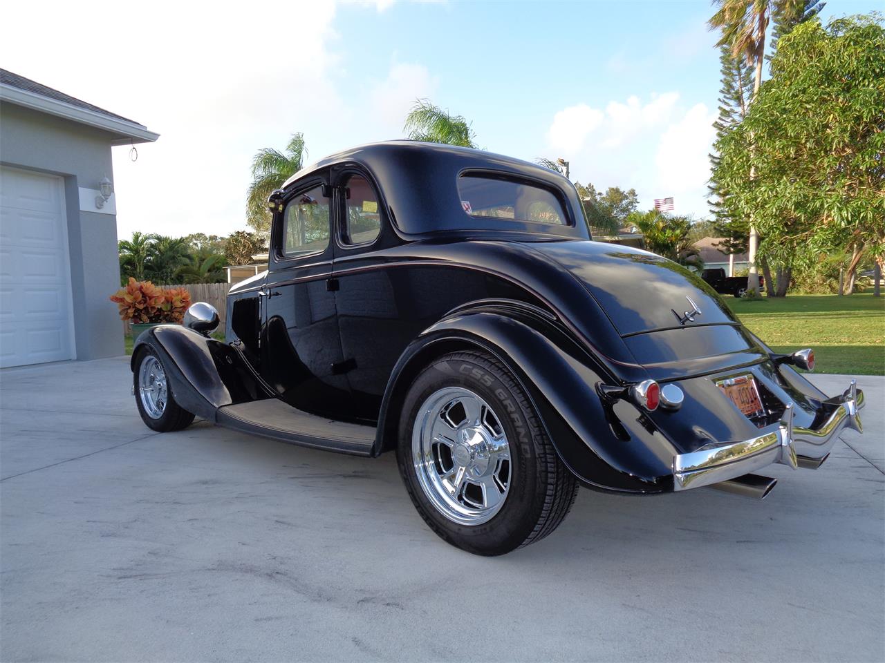 Ford-5-window-coupe-1933-BLACK-RED-12