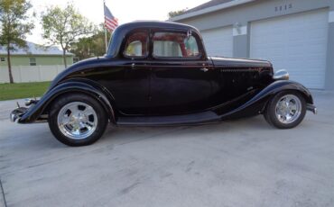 Ford-5-window-coupe-1933-BLACK-RED-16
