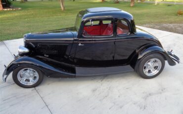 Ford-5-window-coupe-1933-BLACK-RED-17
