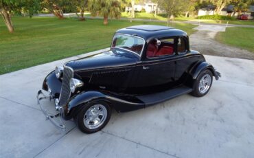 Ford-5-window-coupe-1933-BLACK-RED-18