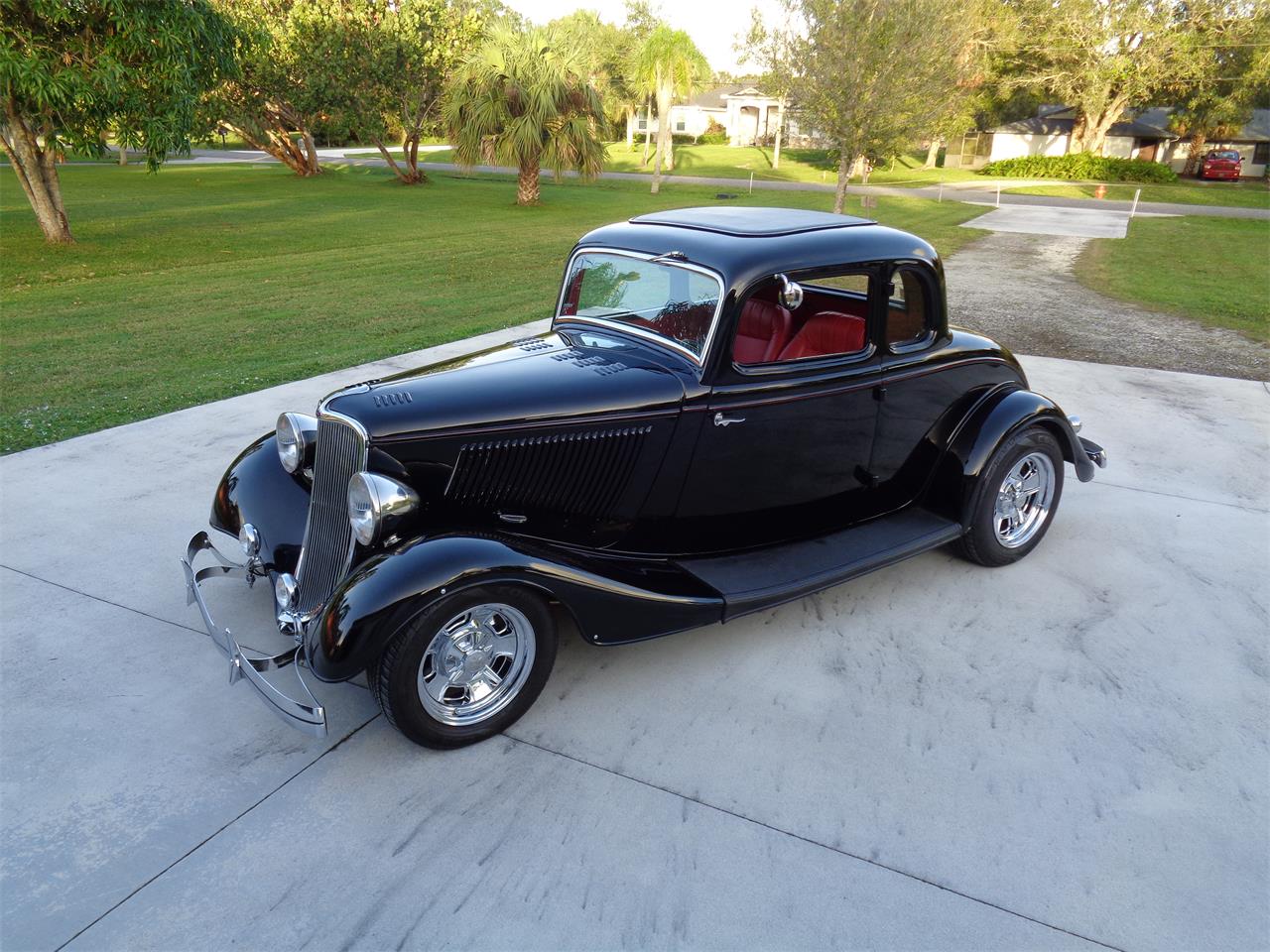 Ford-5-window-coupe-1933-BLACK-RED-18