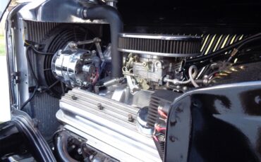 Ford-5-window-coupe-1933-BLACK-RED-2