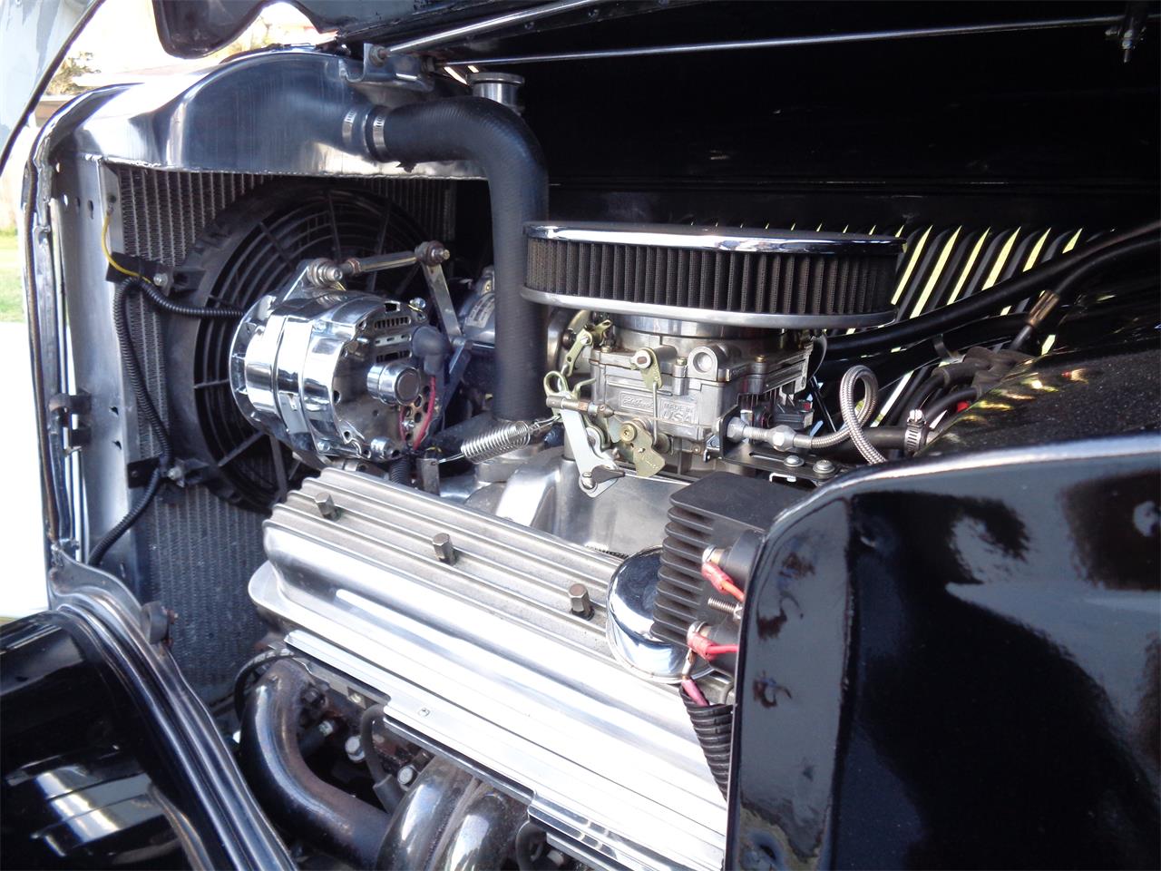 Ford-5-window-coupe-1933-BLACK-RED-2