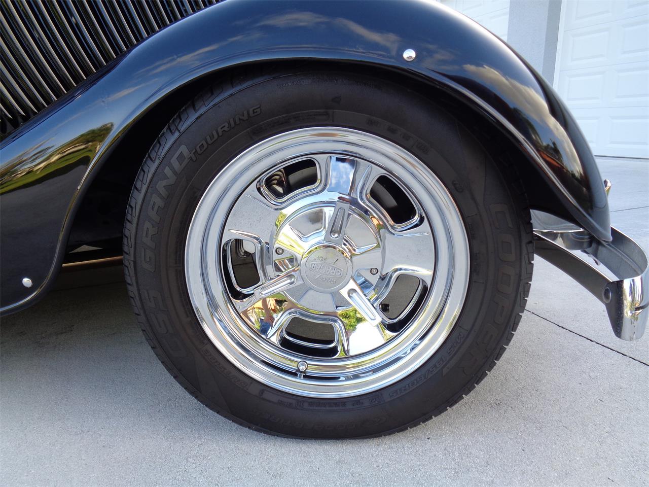 Ford-5-window-coupe-1933-BLACK-RED-24