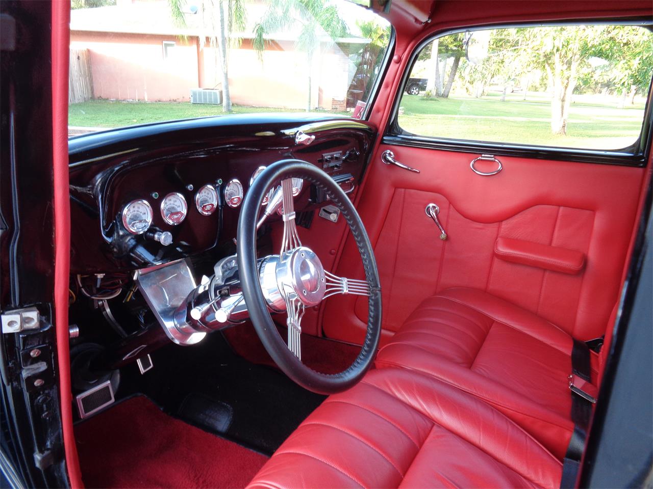 Ford-5-window-coupe-1933-BLACK-RED-28