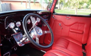 Ford-5-window-coupe-1933-BLACK-RED-29