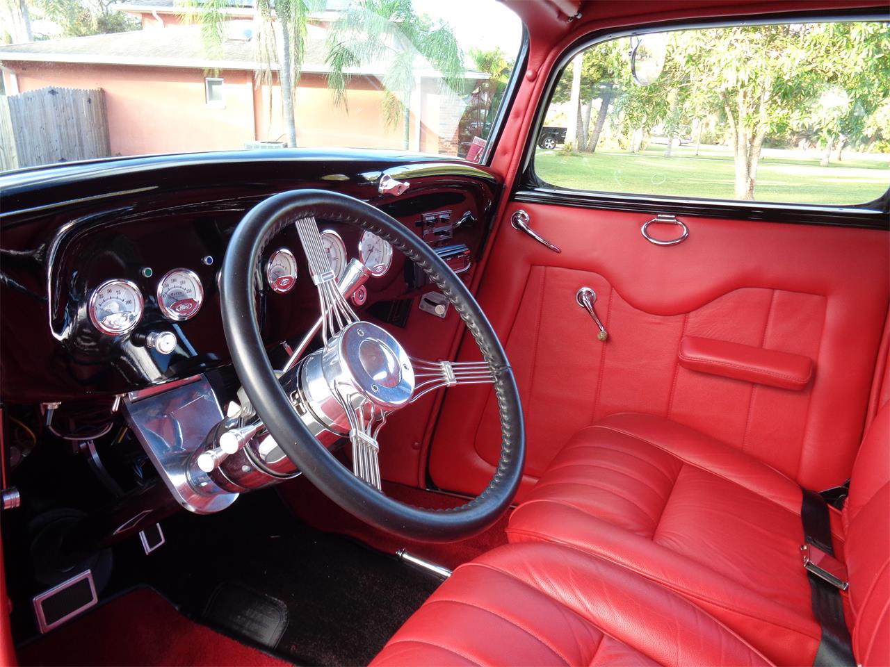 Ford-5-window-coupe-1933-BLACK-RED-29