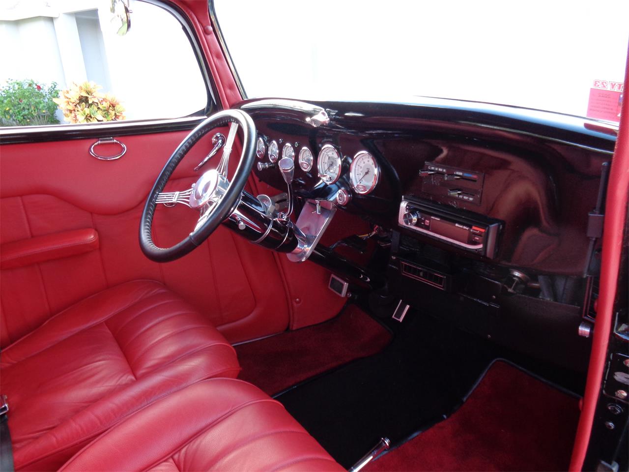 Ford-5-window-coupe-1933-BLACK-RED-30