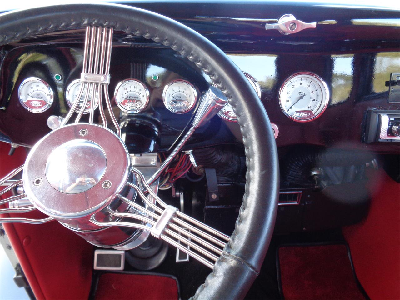 Ford-5-window-coupe-1933-BLACK-RED-4