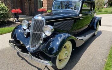 Ford-5-window-coupe-1934-Black-Beige-1