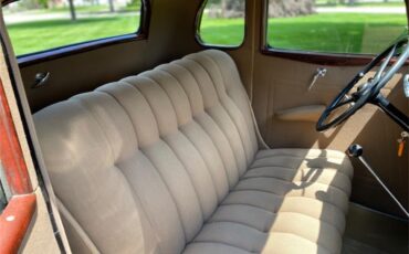Ford-5-window-coupe-1934-Black-Beige-12