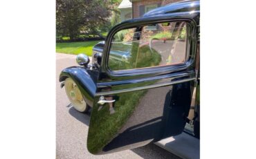 Ford-5-window-coupe-1934-Black-Beige-2