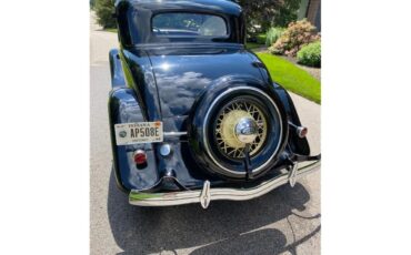 Ford-5-window-coupe-1934-Black-Beige-4