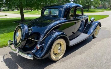 Ford-5-window-coupe-1934-Black-Beige-5