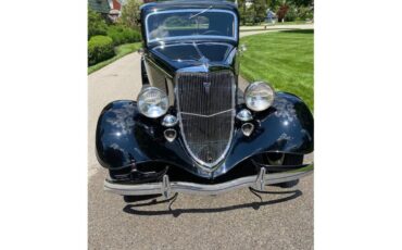 Ford-5-window-coupe-1934-Black-Beige-6