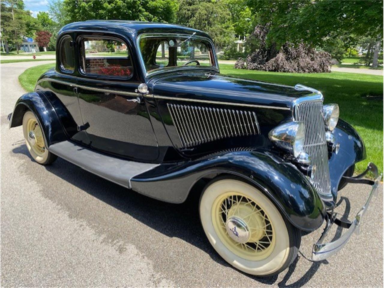 Ford-5-window-coupe-1934-Black-Beige-7