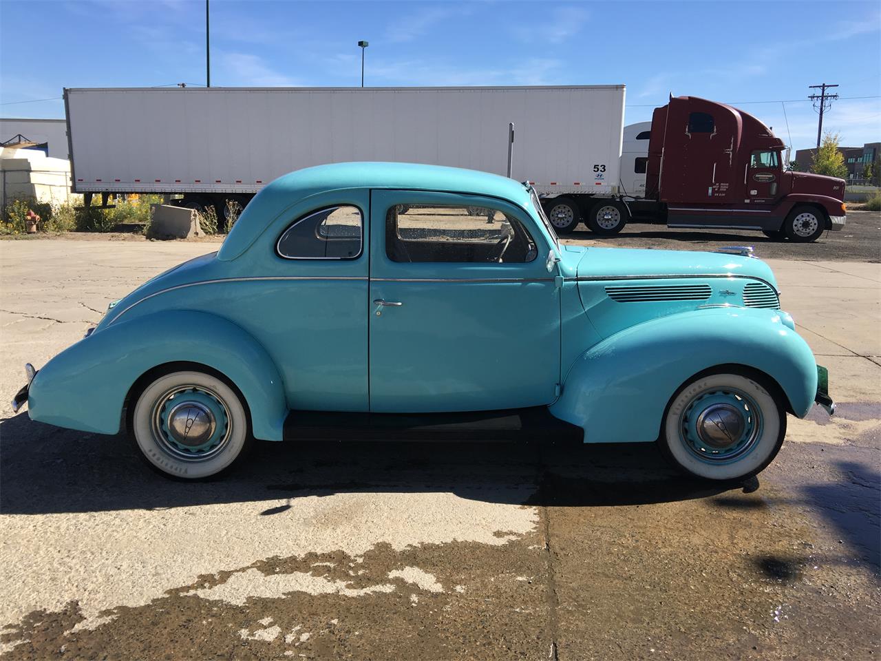 Ford-5-window-coupe-1938-Blue-Tan-1