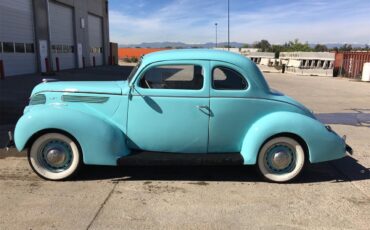 Ford-5-window-coupe-1938-Blue-Tan-2