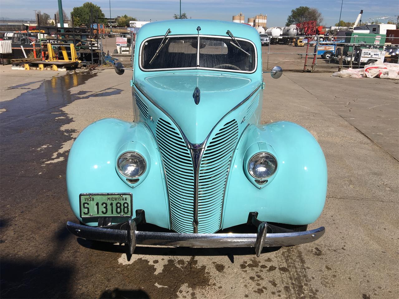 Ford-5-window-coupe-1938-Blue-Tan-5