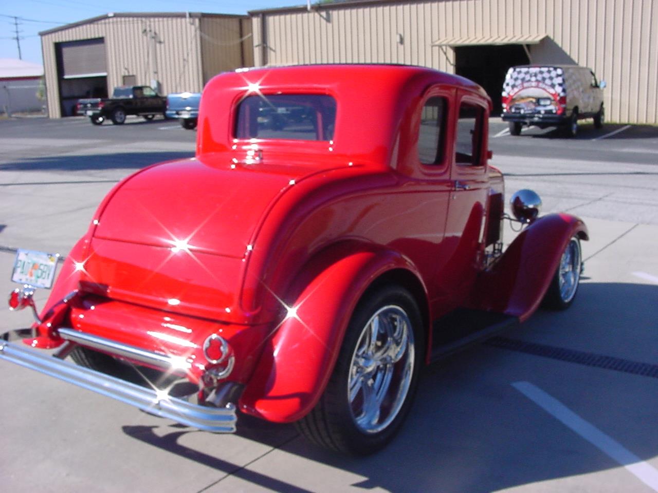 Ford-5-window-deluxe-coupe-1932-PULL-ME-OVER-RED-Deep-Red-2