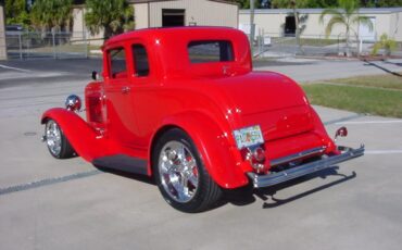 Ford-5-window-deluxe-coupe-1932-PULL-ME-OVER-RED-Deep-Red-3