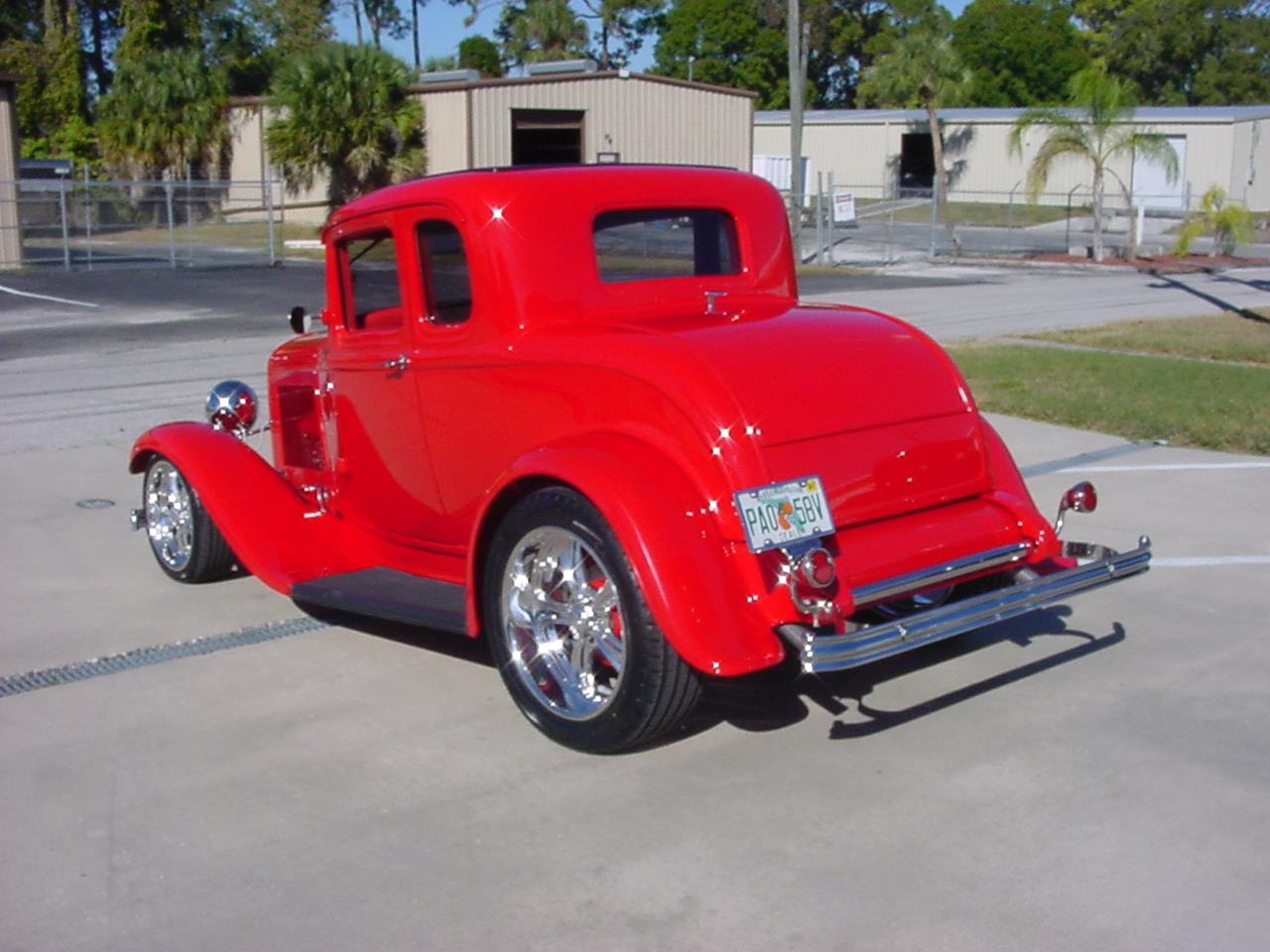 Ford-5-window-deluxe-coupe-1932-PULL-ME-OVER-RED-Deep-Red-3