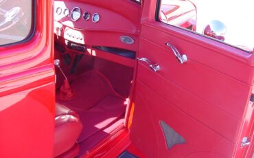 Ford-5-window-deluxe-coupe-1932-PULL-ME-OVER-RED-Deep-Red