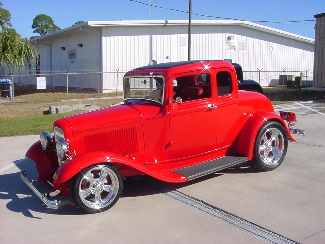 Ford-5-window-deluxe-coupe-1932-PULL-ME-OVER-RED-Deep-Red-5