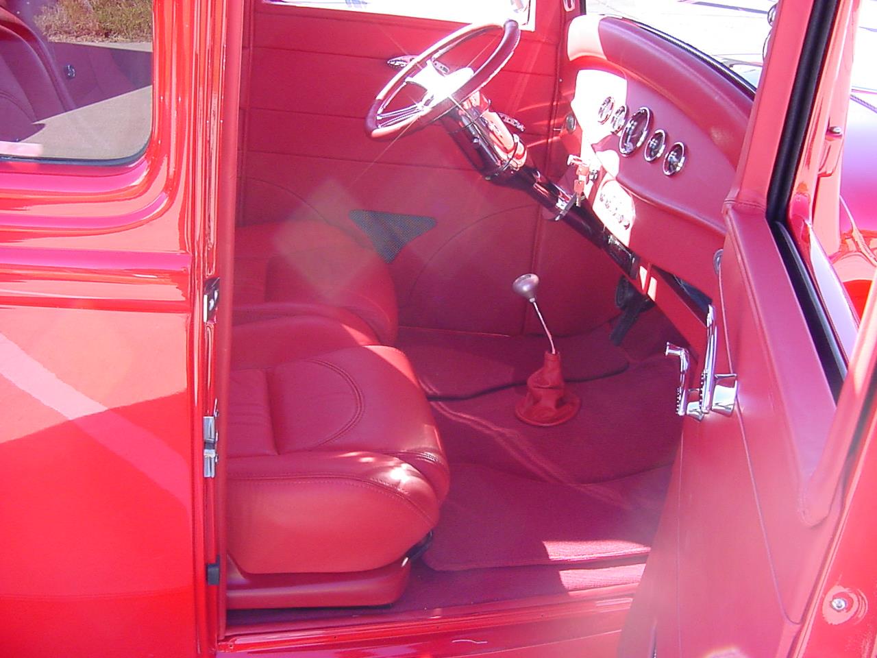 Ford-5-window-deluxe-coupe-1932-PULL-ME-OVER-RED-Deep-Red-6