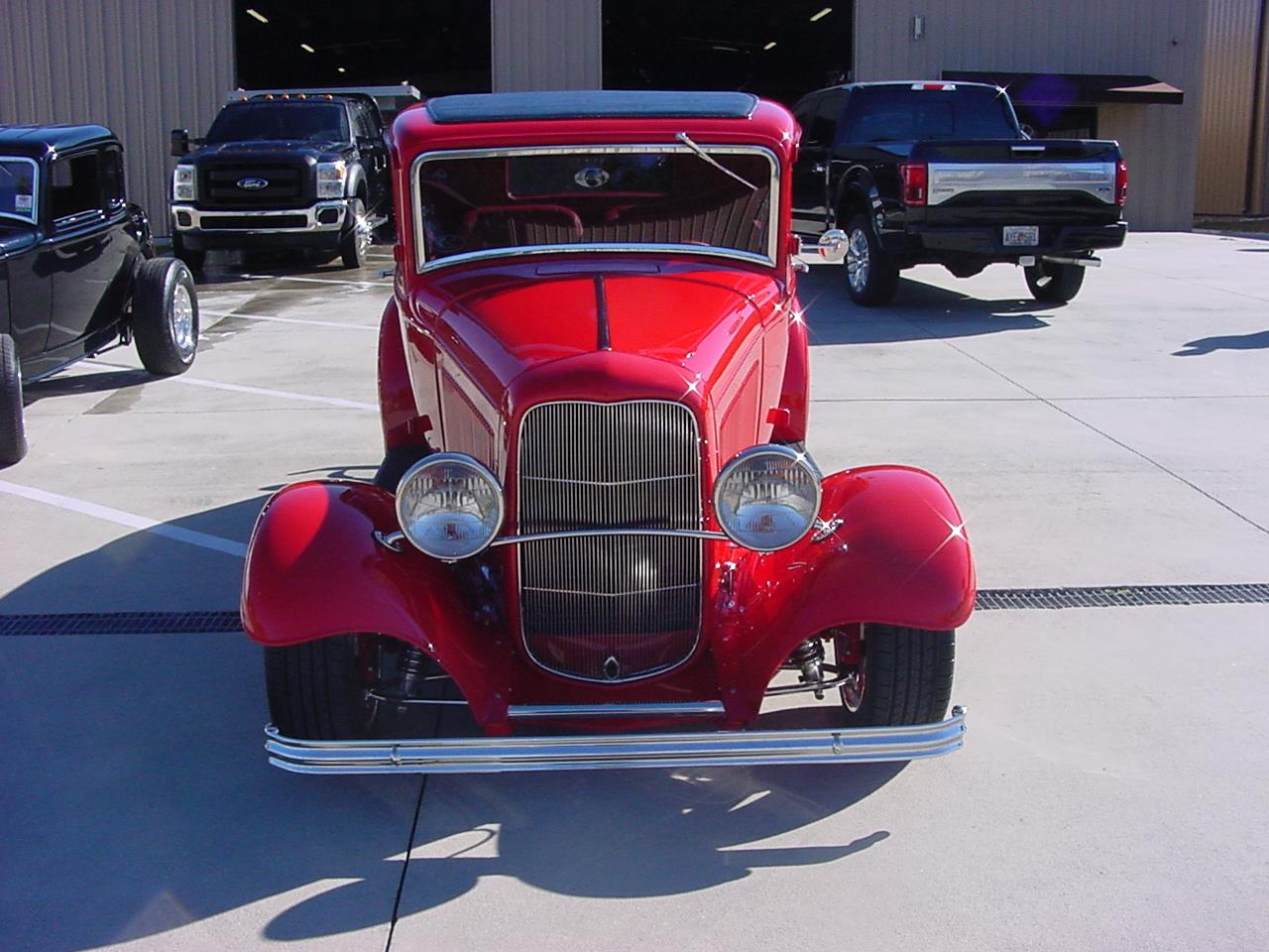 Ford-5-window-deluxe-coupe-1932-PULL-ME-OVER-RED-Deep-Red-7