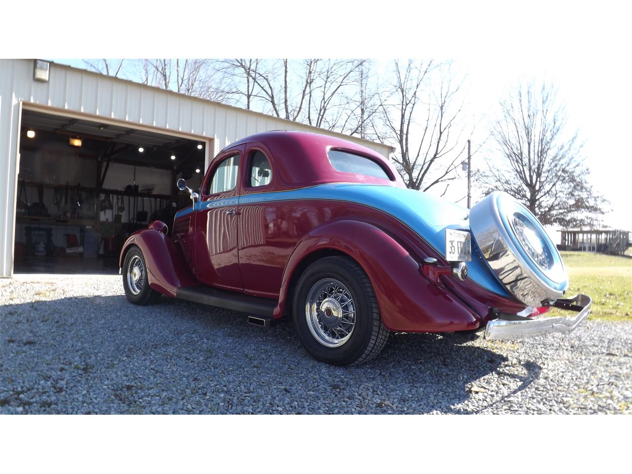 Ford-5-window-deluxe-coupe-1935-redblue-whiteblack-1