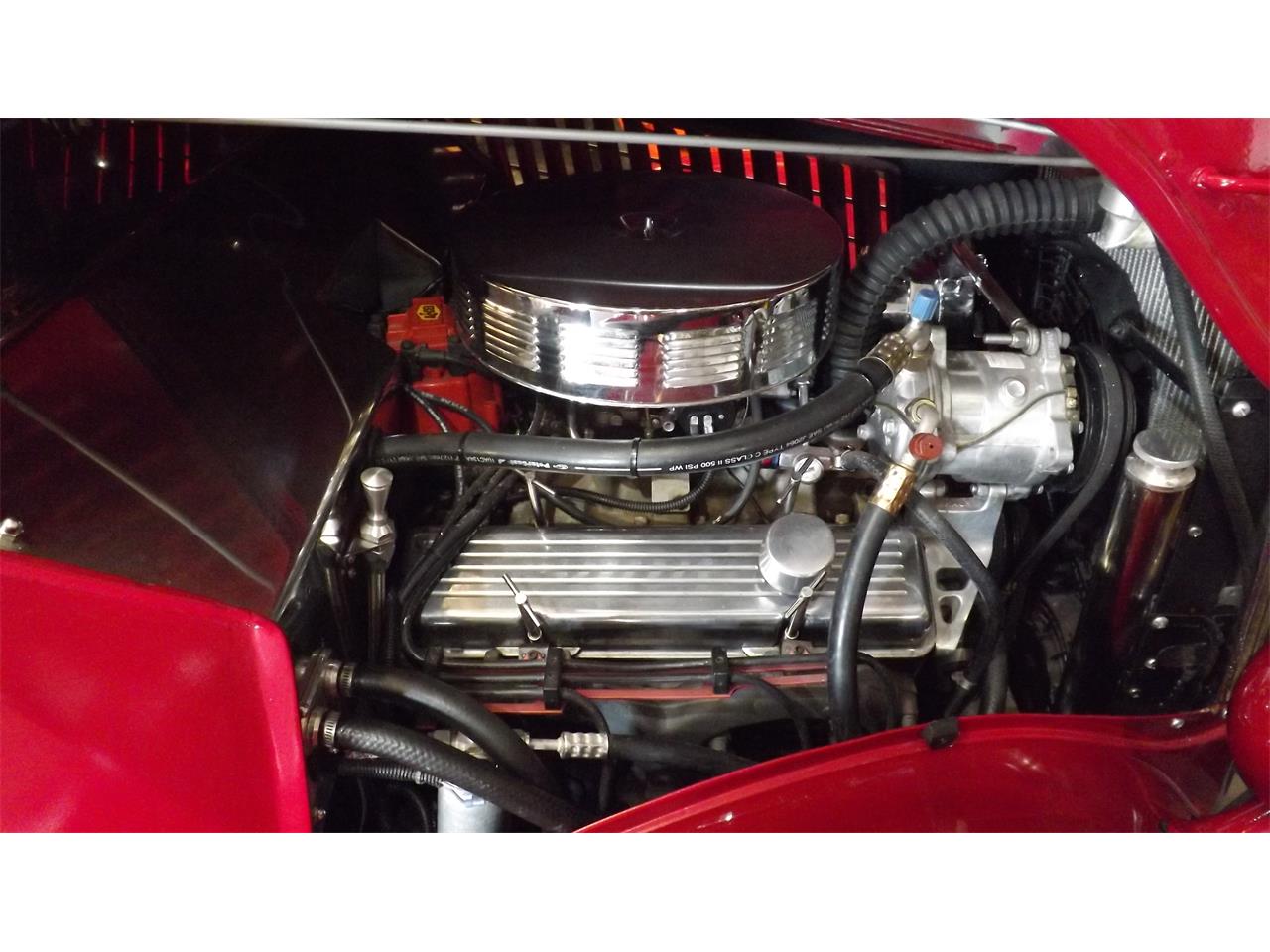 Ford-5-window-deluxe-coupe-1935-redblue-whiteblack-3