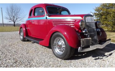 Ford-5-window-deluxe-coupe-1935-redblue-whiteblack