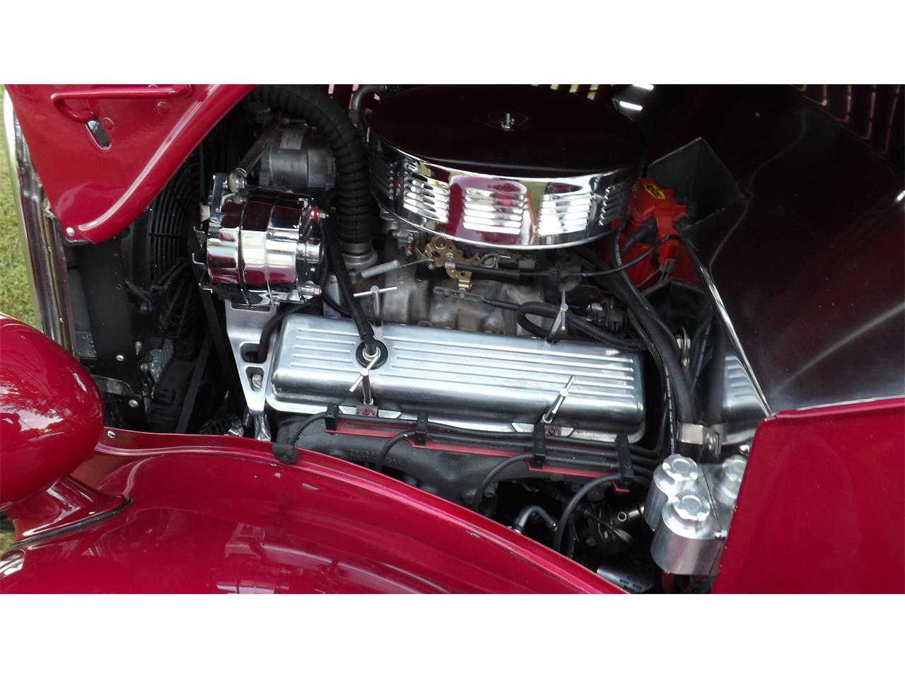 Ford-5-window-deluxe-coupe-1935-redblue-whiteblack-4
