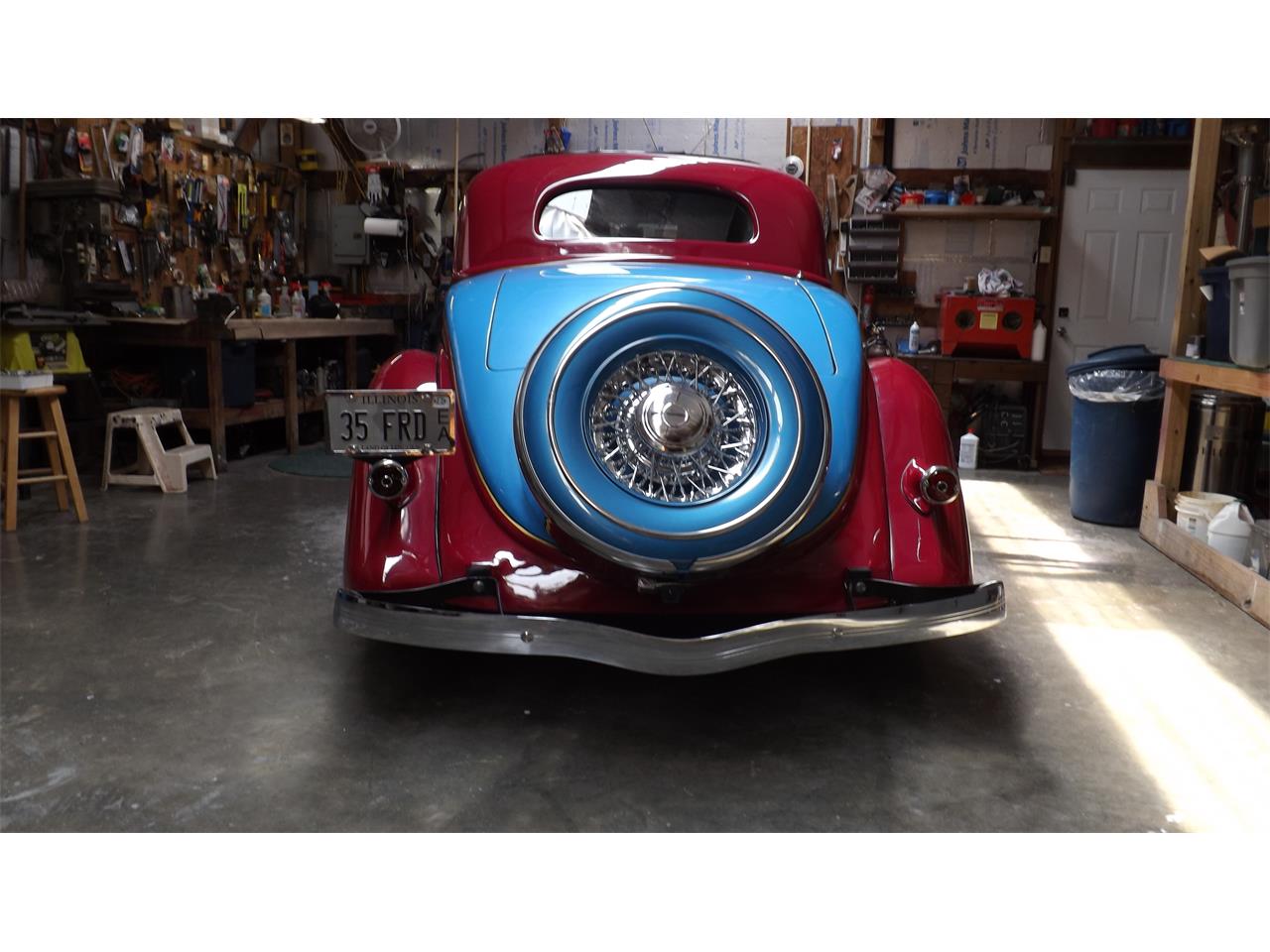 Ford-5-window-deluxe-coupe-1935-redblue-whiteblack-5