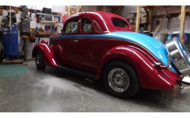 Ford-5-window-deluxe-coupe-1935-redblue-whiteblack-7