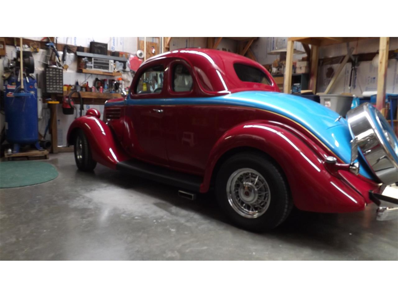 Ford-5-window-deluxe-coupe-1935-redblue-whiteblack-7