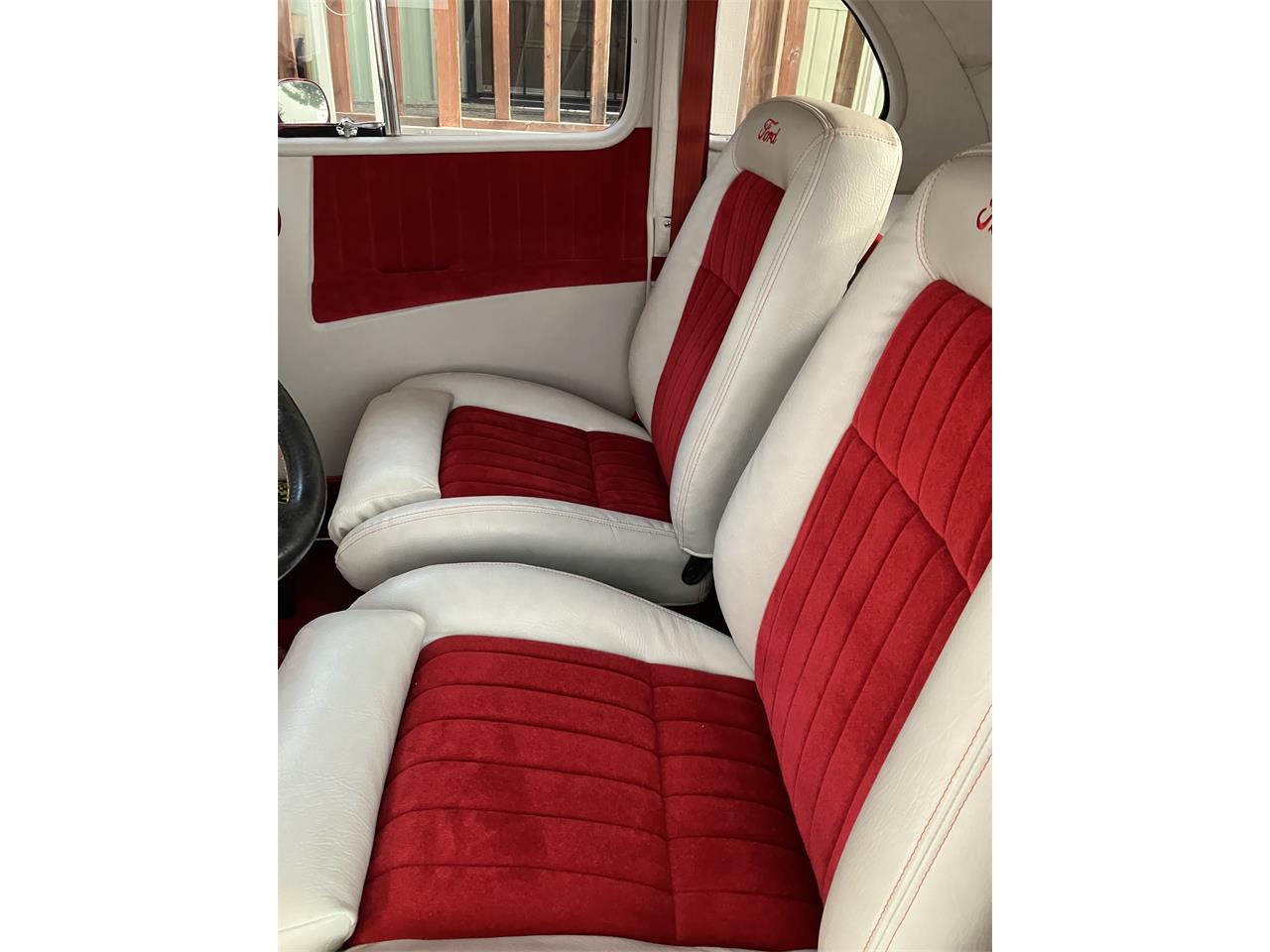 Ford-5-window-deluxe-coupe-1940-Strawberry-Silver-and-strawberr-11