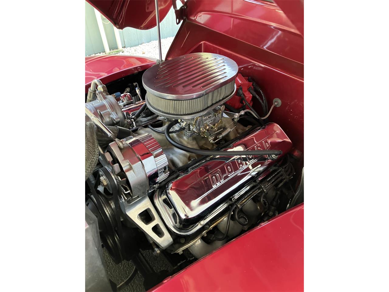 Ford-5-window-deluxe-coupe-1940-Strawberry-Silver-and-strawberr-2