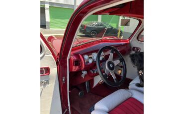Ford-5-window-deluxe-coupe-1940-Strawberry-Silver-and-strawberr-6
