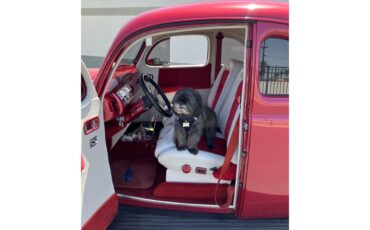 Ford-5-window-deluxe-coupe-1940-Strawberry-Silver-and-strawberr-8