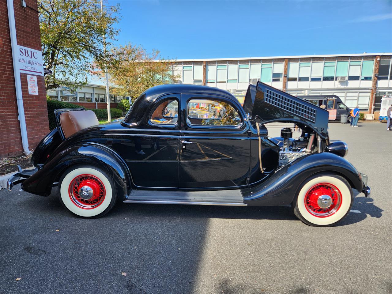 Ford-5-window-rumble-seat-coupe-1935-Black-BeigeBlack-5