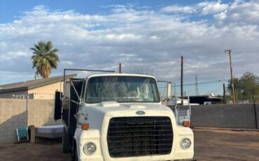 Ford-700-diesel-1985-white-2