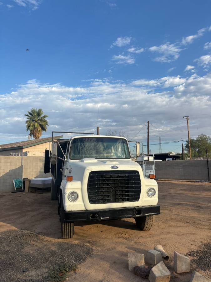 Ford-700-diesel-1985-white-2