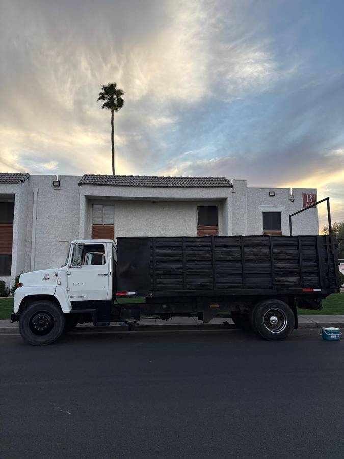 Ford-700-diesel-1985-white-3