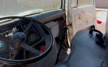 Ford-700-diesel-1985-white-4