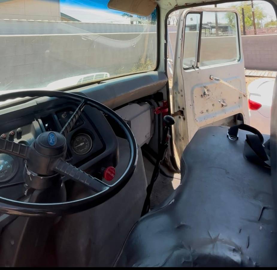 Ford-700-diesel-1985-white-4
