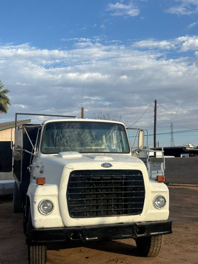 Ford-700-diesel-1985-white-5