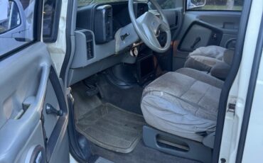 Ford-Aerostar-1989-5